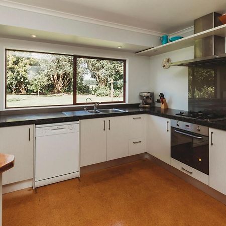 Wharepuni Oakura Retreat Villa Tataraimaka Bagian luar foto